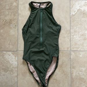 1 piece woman swimming suit